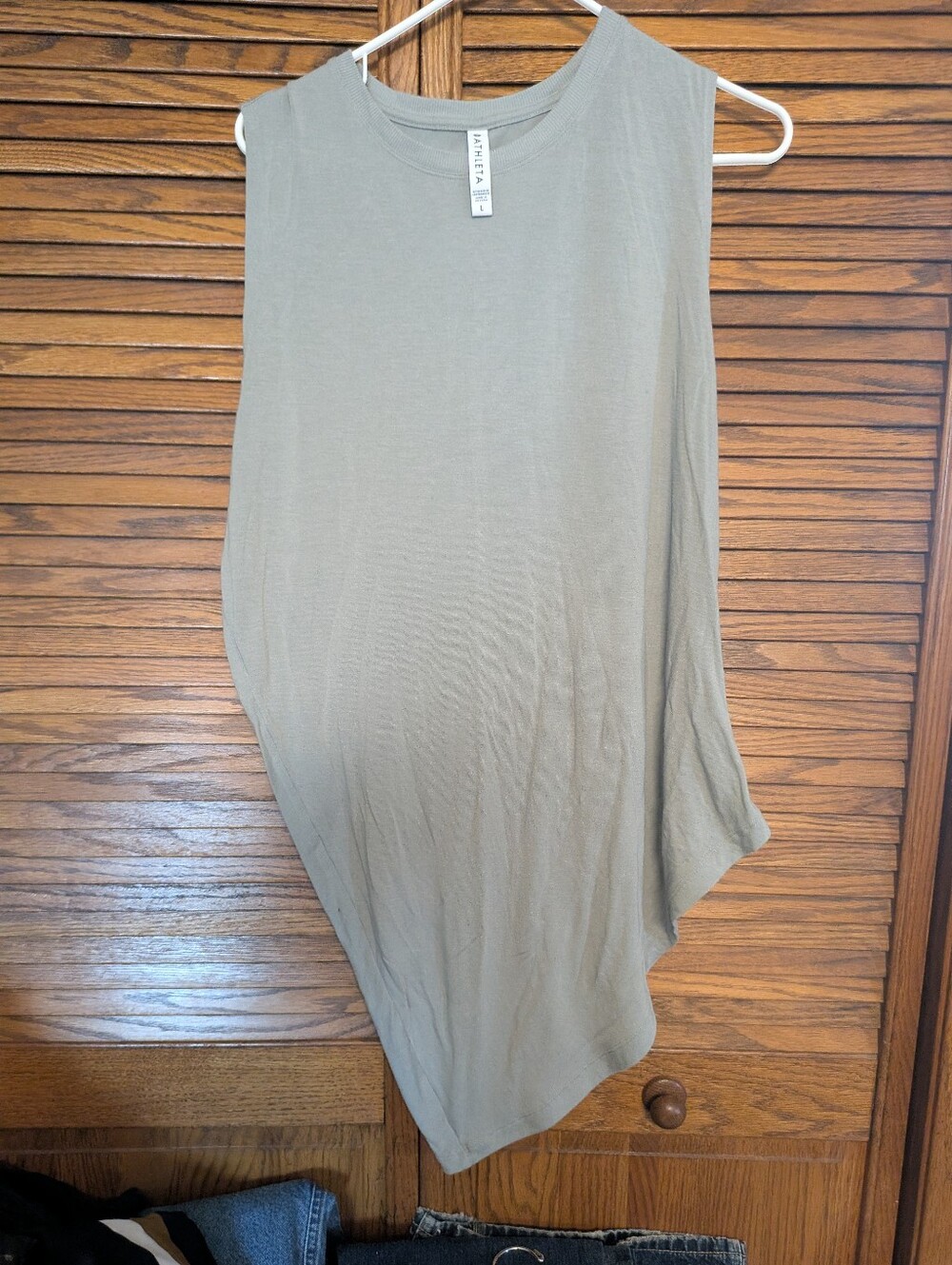 Athleta Women's Asymmetrical Tunic T-shirt‎ Sleeveless Size Large Sage Green